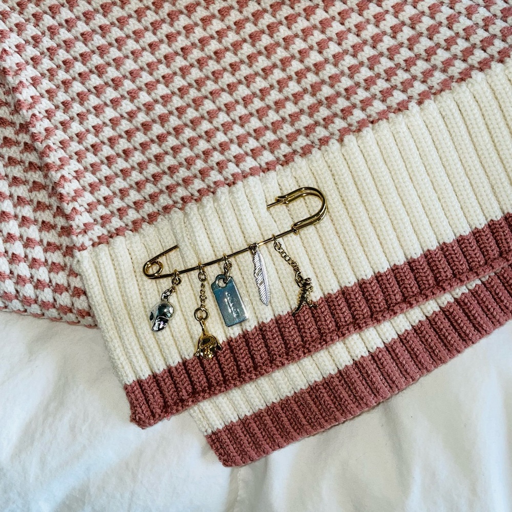COACH Charm Beanie Toque Knit Hat & Scarf Pink New without Tags - Picture 4 of 7